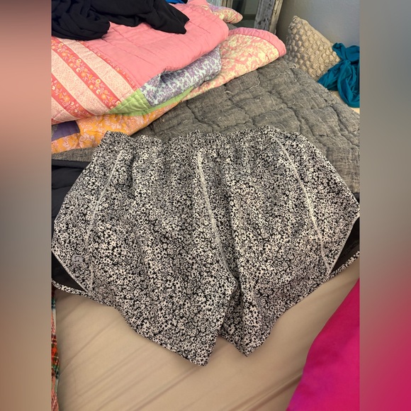 Lululemon Hotty Hot Short - Picture 4 of 4